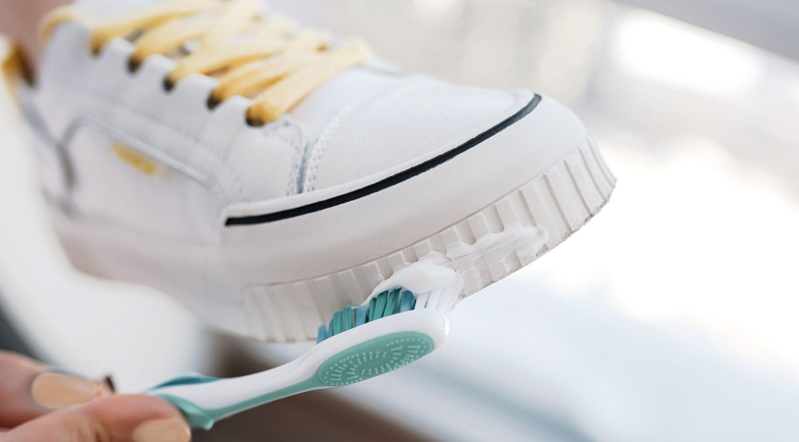 How to clean white shoes